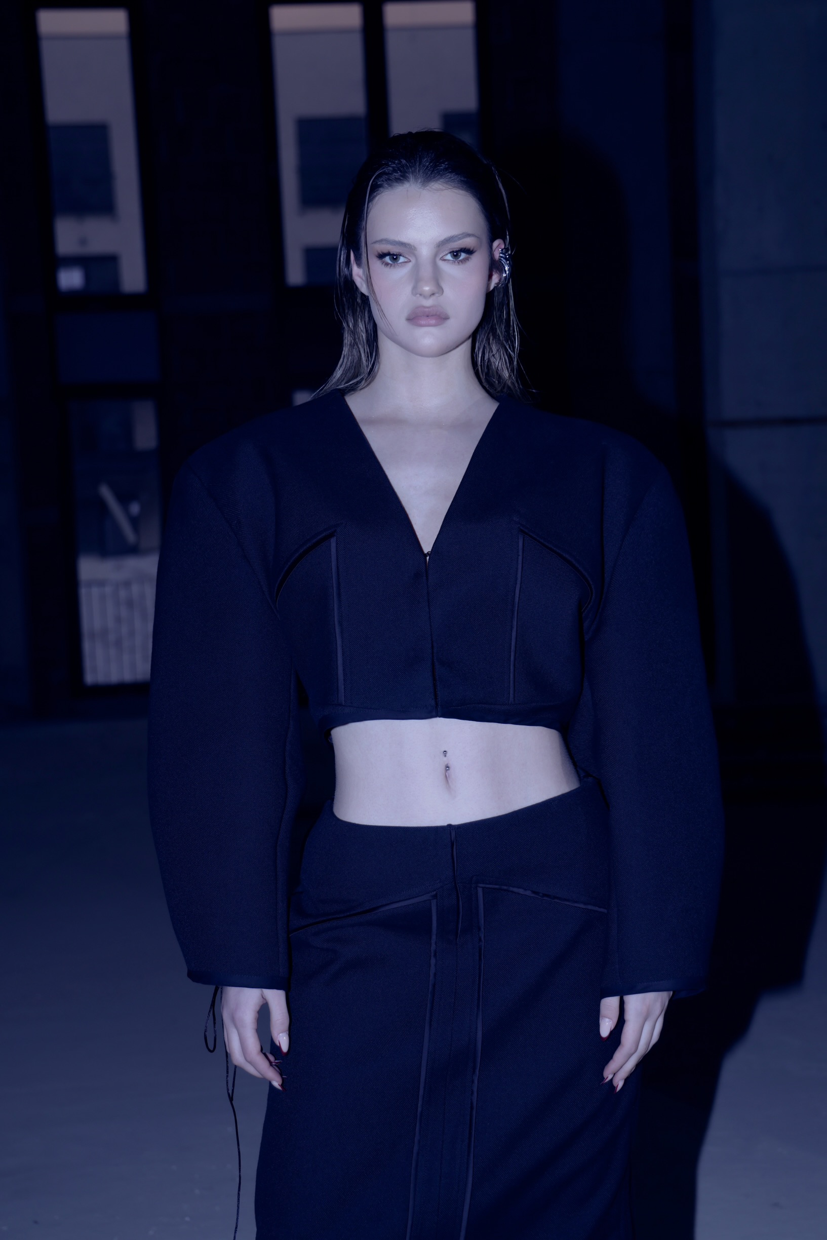 Cropped Contour Blazer  view 3