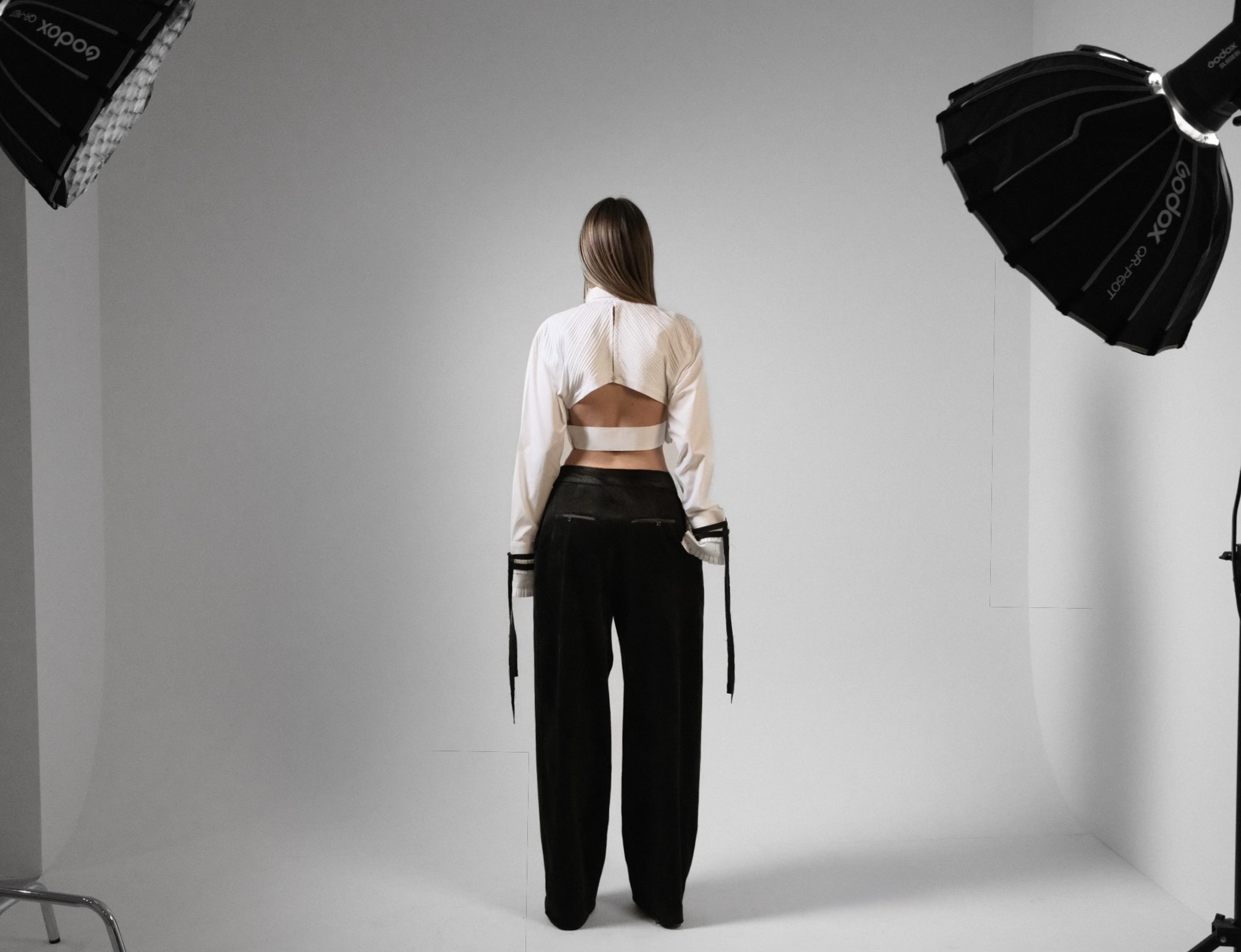 Open-Back Cropped Shirt view 2